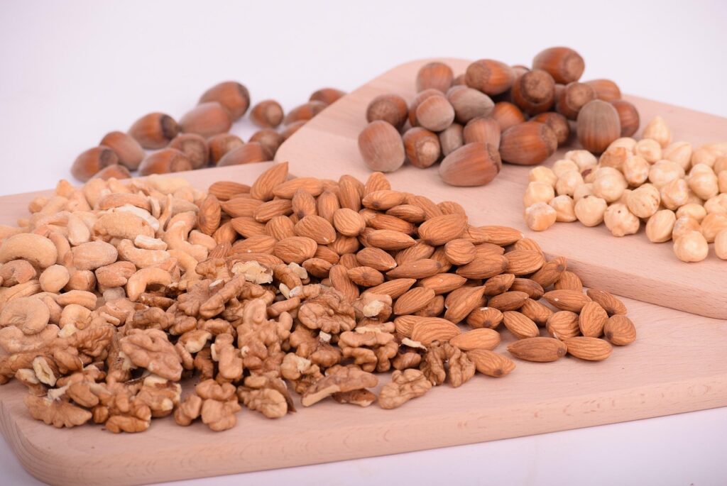 Orzechy naturalne, pistacje, orzechy nerkowca, włoskie i migdały